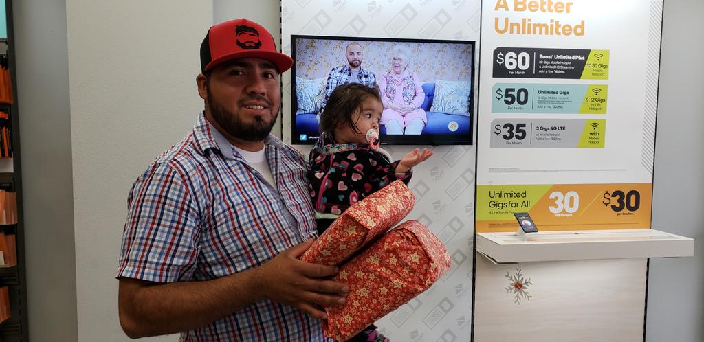 gusito714's tweet image. Pickachu is back in town at RMwireless corona giving toys to our kids  @noreen_vip @CGuzmanVIP @Alicia_SPG @LMJoseToro  thanks to vip and spg