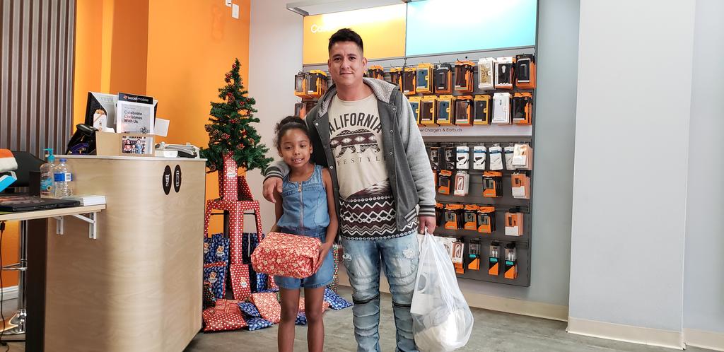 Pickachu is back in town at RMwireless corona giving toys to our kids  @noreen_vip <a href="/CGuzmanVIP/">Chris Guzman</a> <a href="/Alicia_SPG/">Alicia Gonzalez</a> <a href="/LMJoseToro/">Jose</a>  thanks to vip and spg