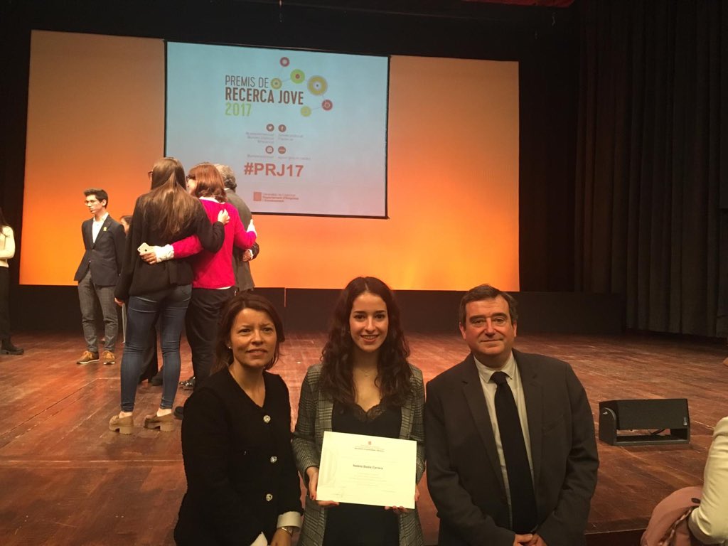 INSALMENAR's tweet photo. Natàlia Badia rep el Premi Recerca Jove #PRJ17 amb el treball de recerca Aplicació de les imatges de satèl.lit a l’agricultura de precisió, cotutorat a @ETSEA_UdL dins del programa Itinera de la UdL. https://t.co/06C2CAtk2R