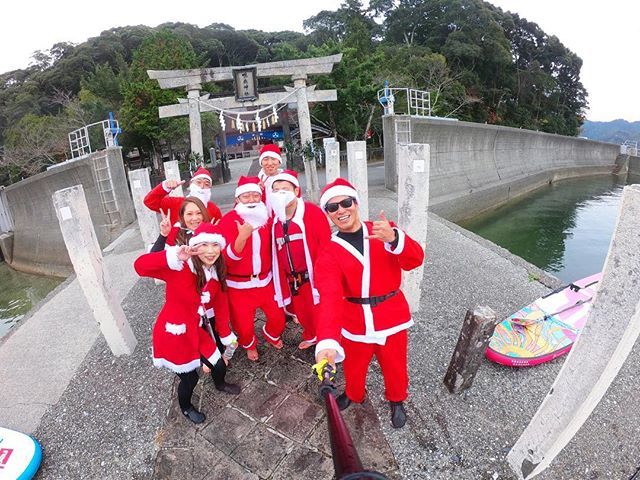 aquaorange24's tweet photo. ＊
サンタさん来ますように🎅🎁
・
#高知 #サンタさん #サンタSUP #クリスマス #Xmas #メリクリ #🎅 #鳴無神社 #海好きな人と繋がりたい #ダレカニミセタイケシキ #絶景 #goproのある生活 #高知SUP同好会 #SUP #海 #goprohero6 #standuppaddle #christmassup #santasup santapaddle  #kochi https://t.co/bcrqeAXH4E