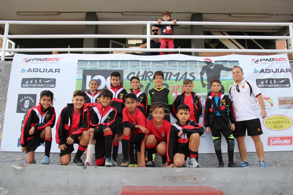 Les facilitamos imágenes de la participación del Alevín C en la OIC Christmas Cup. facebook.com/pg/CF-UNI%C3%9…