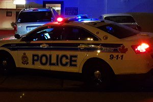 Police arrest armed man at Billings Bridge McDonald's: bit.ly/2QK6DJY #ottnews https://t.co/M6s78YpNkT