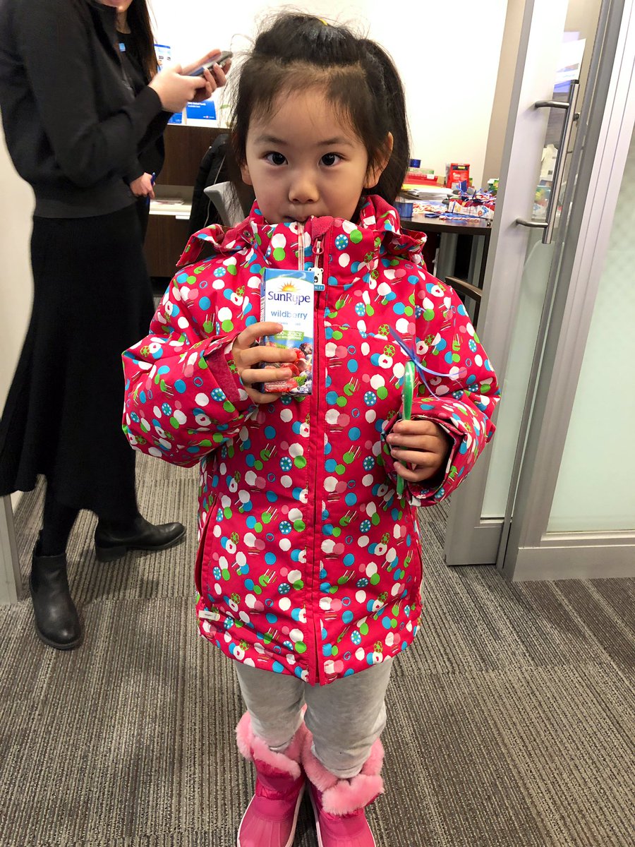 Adding a little touch to the #candycane for our loyal customers. #BMOOval will be opened 12-4pm today and 9am-3pm on Dec 24th. Visit us!🎄🎅🏼