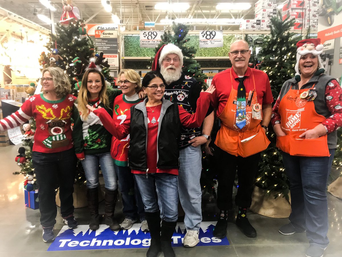 Katie94603725's tweet photo. Itโs almost #christmas! Day 2 of #UglyChristmasSweater continues! I consider being photobombed by a customer a success! Martha and I had #unicorns #HD0735 is the place to be yโall! And Mike Jackson is officially the #christmasnerd ๐
@CoveredwIcing @BIBPhotography @NickieWilhelm https://t.co/TvbVoxaCUN