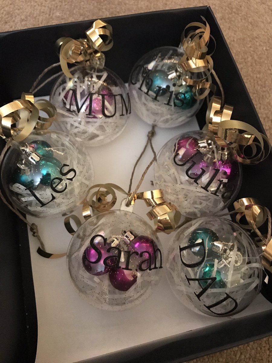 AAC_Creative's tweet photo. Had a Christmas craft session last night making name places for the table #Christmascraft #craft #baubles #personalised https://t.co/oW3L3WWWwv