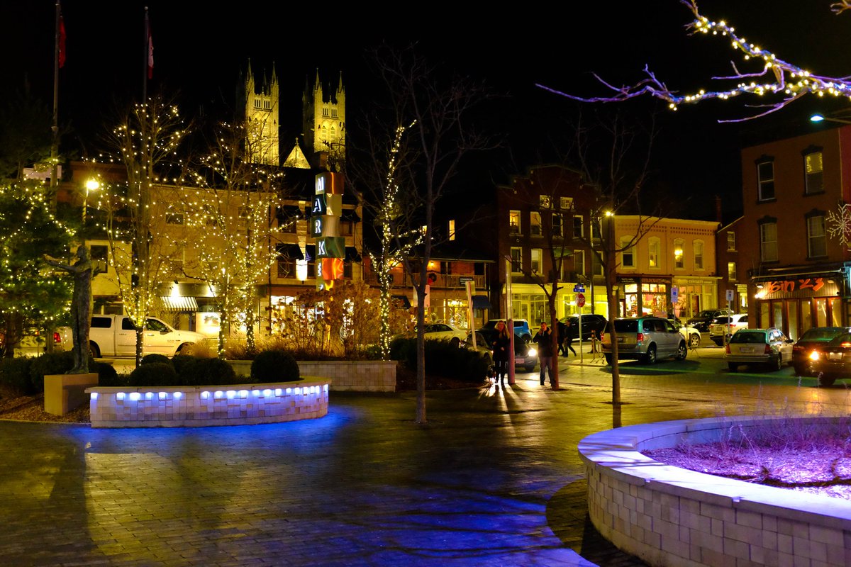 5_annable's tweet photo. Our City is very festive. Guelph is ready for Christmas! #Guelph# Downtown Guelph #Christmas https://t.co/ObkbMZyOxB