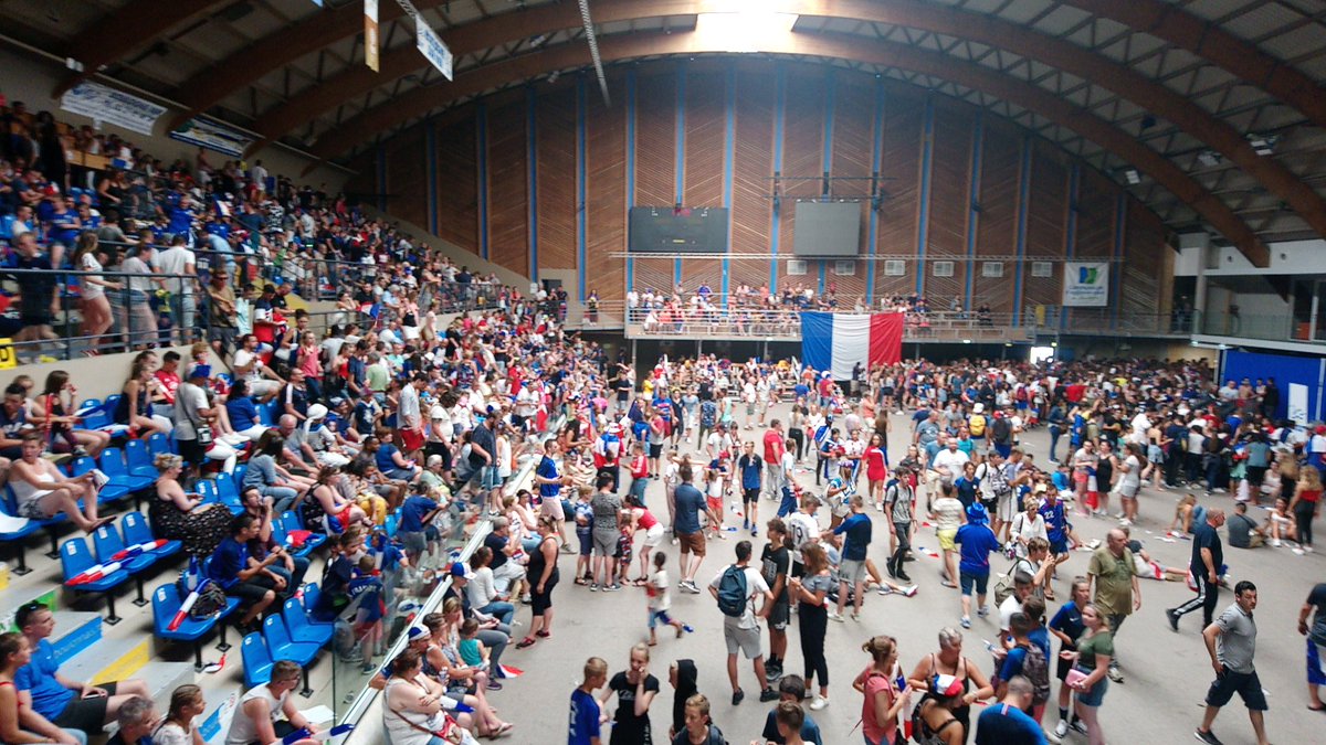 thedydygeek's tweet image. Moi cette année je retient un souvenir et c&apos;est pour moi mon best souvenir 😊😊😊💪💪💪💪⚽⚽🥇🥇🥇🥇🇨🇵🇨🇵🇨🇵🇨🇵💯💯⭐⭐@equipedefrance champion du monde 🇫🇷 🇫🇷 vous m&apos;avez fait rêver, pleurer de joie, crier de joie et surtout vous m&apos;avez fait vibré, aimé encore plus le maillot bleu.