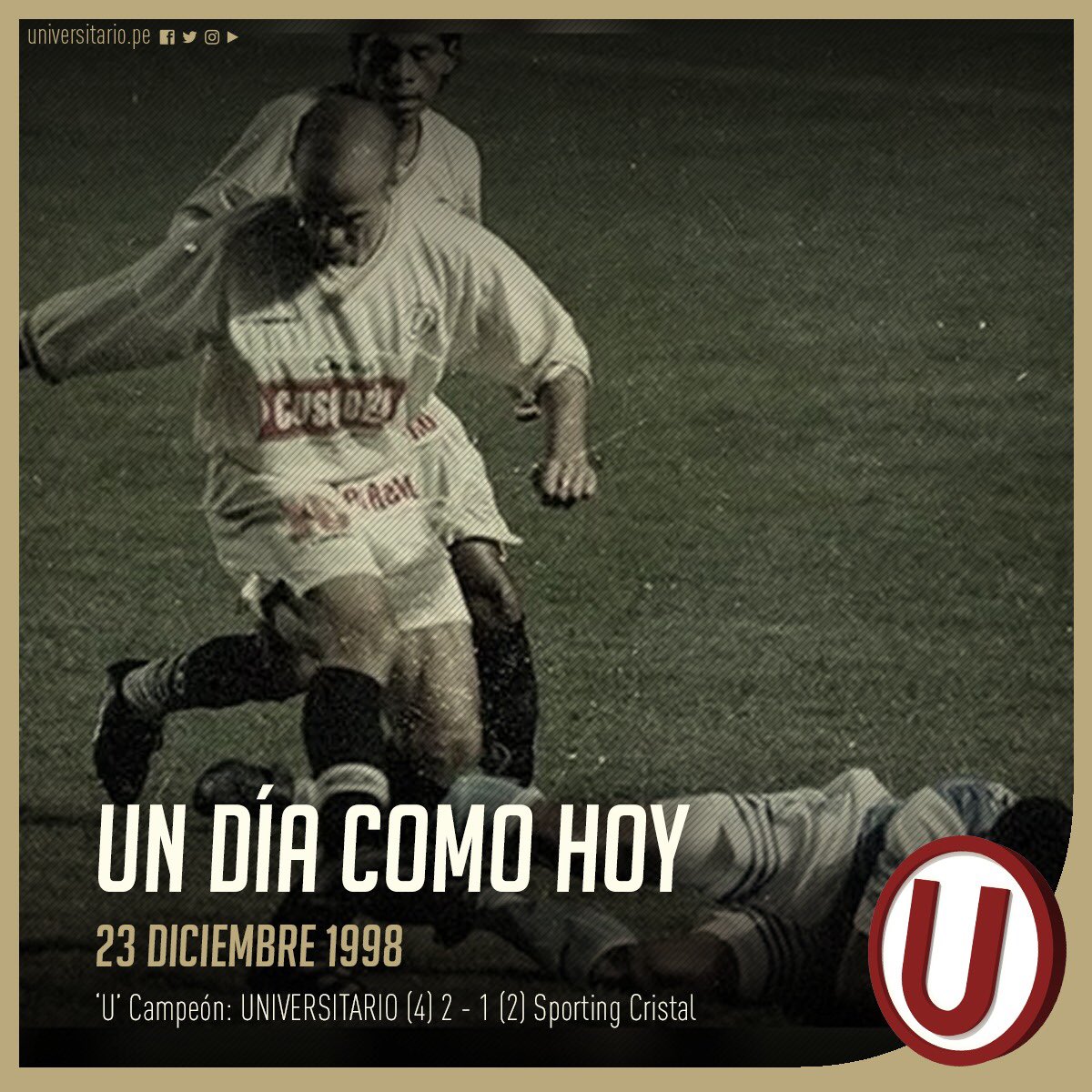 #EFEMÉRIDES | Un día como hoy en 1998, @Universitario se consagra Campeón Nacional al derrotar 4 - 2 en tanda de penales a @ClubSCristal en el Estadio Nacional. El equipo crema logra la estrella ⭐22 de su historia.