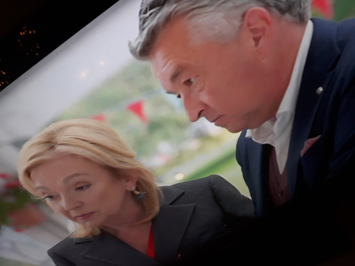 Het charmante proeven is in volle gang #hhb <a href="/BijRobert/">Robert van Beckhoven</a> <a href="/heelhollandbakt/">Heel Holland Bakt</a>