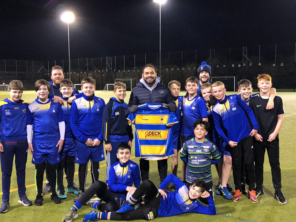 shiner1979's tweet photo. @RaidersU12s new kit unveil on Thursday at training a massive thanks to out main sponsor @QdeckSystems @Ryan5Hall  the contribution also thanks to @C4CTeambuilding too @konmanhurrell @MarkyMarkSmiff #raidersforlife #2019 #KHCoachingstaff https://t.co/QgkAfUcpYR
