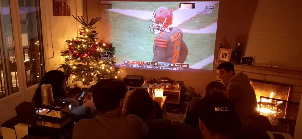 emiliead's tweet photo. Encore une belle soirée entre amis devant #NFLExtra avec @pa_75. Dédicace à la team Flag des @tigresdenancy en direct svp 🏈 https://t.co/bLjKtnzcpj
