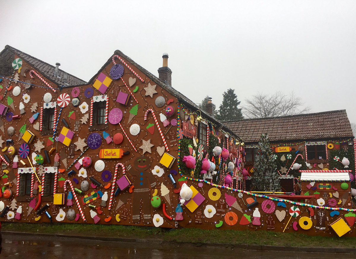 samfrancisco0's tweet photo. Lost in the woods at dusk in Priddy but *thankfully* there was a house made of gingerbread that was also a pub #solsticeweekender https://t.co/T95BA4F3Lj
