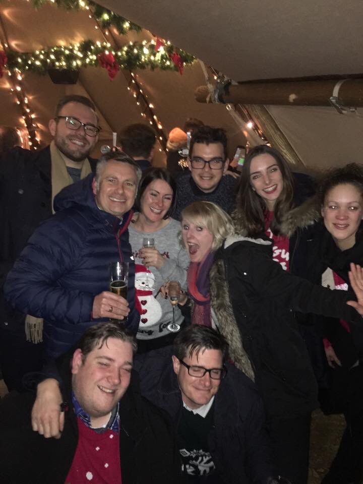 RachelKelly_3's tweet photo. Ahhh these popped up on my memories, including the ripped jean photograph @TimTom_75 🤣. @JLW_MCR. Fun times with NWCMD December 2016. Happy Christmas all! 🎄🎅 https://t.co/qDpaPHrqow