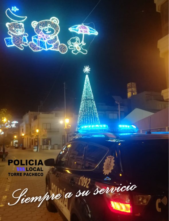 En estas fiestas tan entrañables os queremos desear una #FelizNavidad Que la disfrutéis con #Precaucion y con #Seguridad 
Si nos necesitas, llámanos ☎️092
#SiempreASuServicio