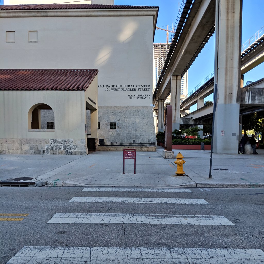 transitmiami's tweet photo. #OnlyInMiami is it necessary to remind drivers 'No Traffic Allowed' in crosswalks. #NotifyMiami https://t.co/XUsLRW1RUU
