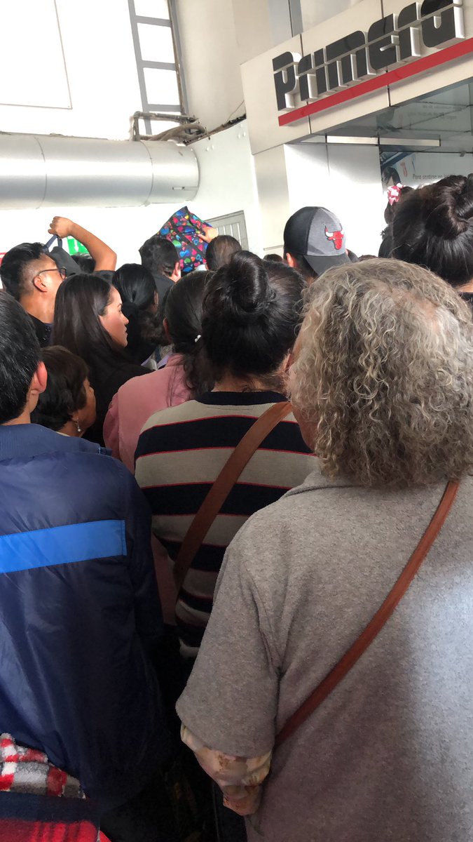 almaRamirez_'s tweet photo. Caos dirigido por puro pendejo @PrimeraplusA más de dos horAs de retraso https://t.co/YW10bc66Dk