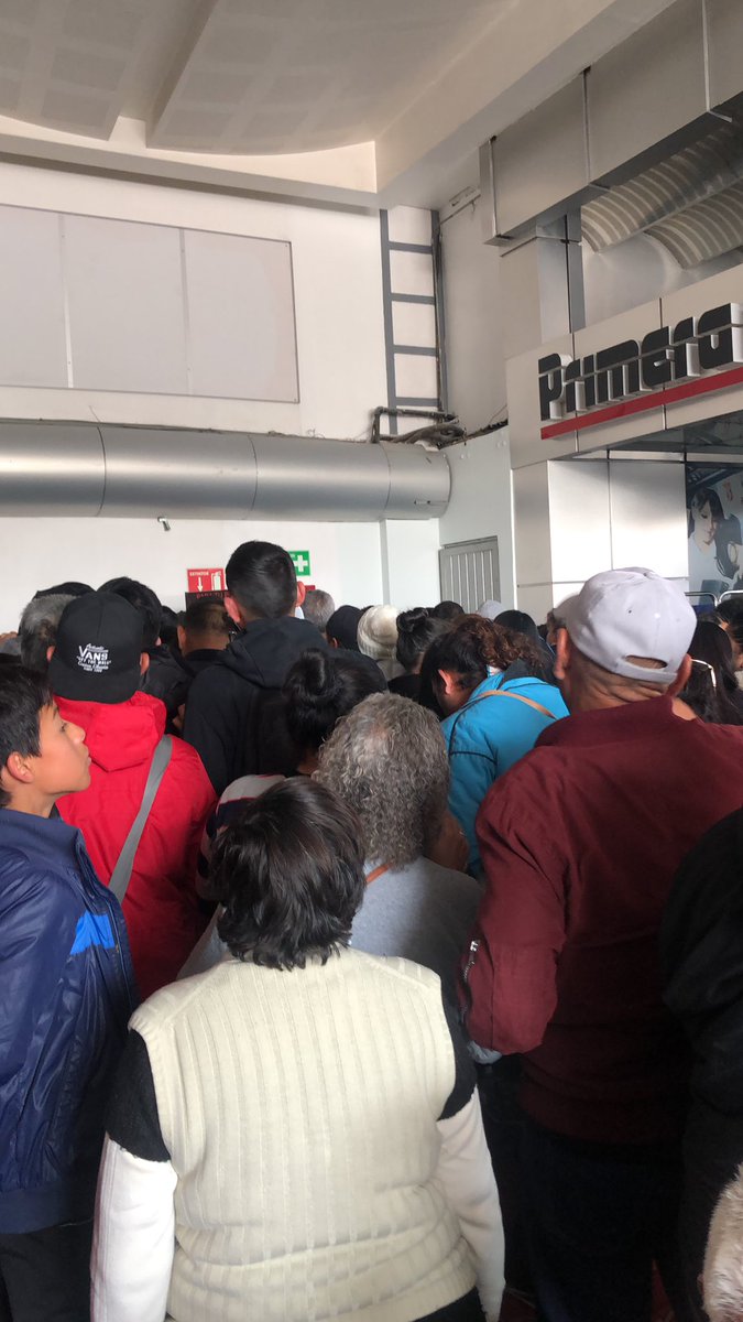 almaRamirez_'s tweet photo. Caos dirigido por puro pendejo @PrimeraplusA más de dos horAs de retraso https://t.co/YW10bc66Dk