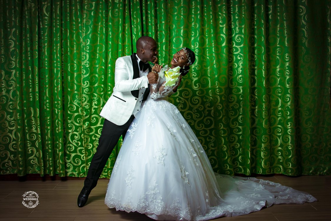 iZzoftruekraft's tweet photo. Shots from my last wedding for the year
#AuRa18
Kindly retweet ๐๐ค๐ https://t.co/1Cym2CWLSa