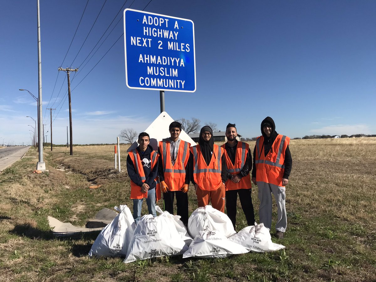 Adopt-a-Highway Road Cleanup by Ahmadiyya Muslim Youth of Austin. #islam #ahmadiyya #austin #roundrock #texas #servinghumanity