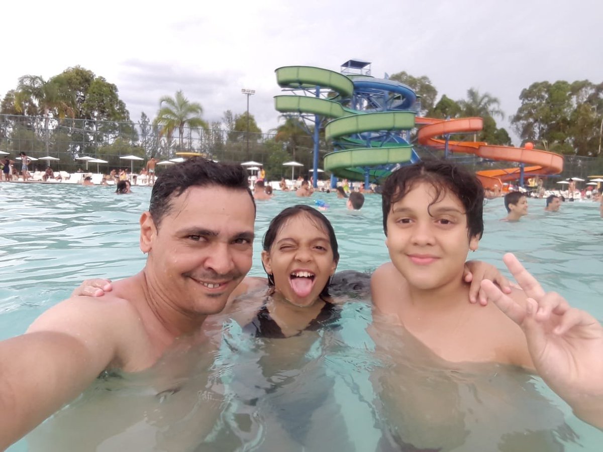 motoboycristian's tweet photo. neste calorão não resiste e fui obrigado a molhar o meu corpo pra se refrescar #Sesccontagem #laser #sescmg https://t.co/spzbxcjHKo