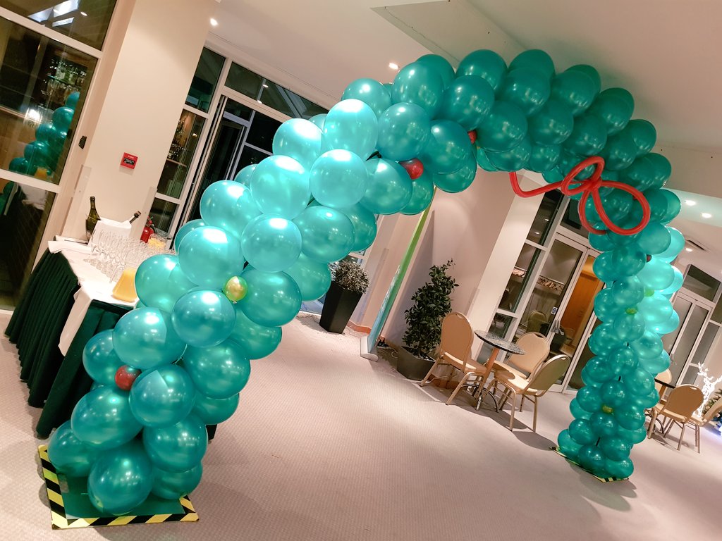 Partymoods's tweet photo. Festive balloon designs for @GekkoFM Christmas Party @RPH_thatcham #coporateparty #christmasballoons
#ontrendballooons #wherethefunbegins https://t.co/rk0GD5iaio