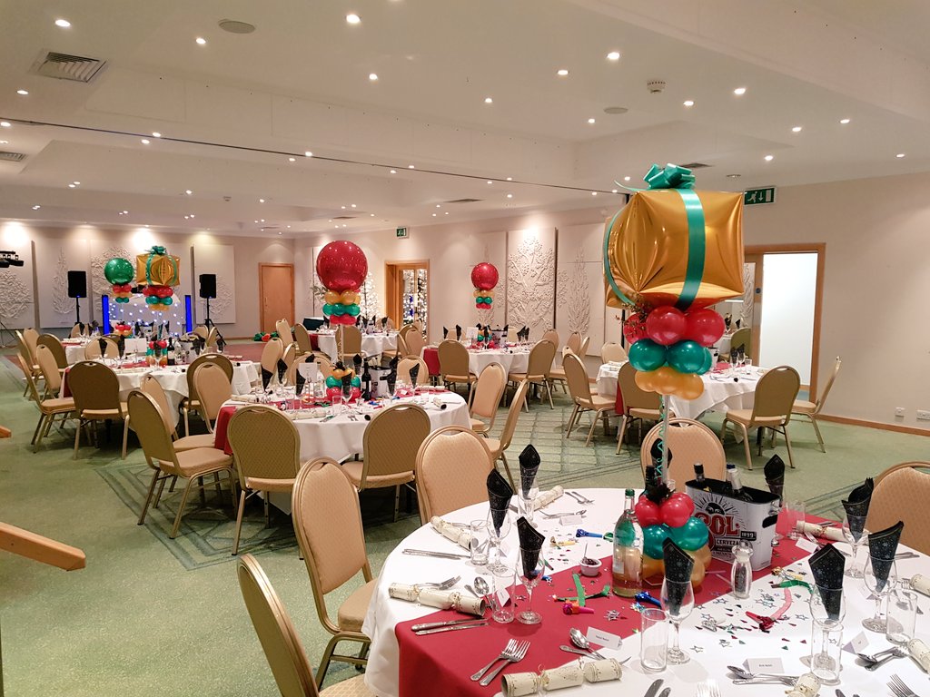 Partymoods's tweet photo. Festive balloon designs for @GekkoFM Christmas Party @RPH_thatcham #coporateparty #christmasballoons
#ontrendballooons #wherethefunbegins https://t.co/rk0GD5iaio