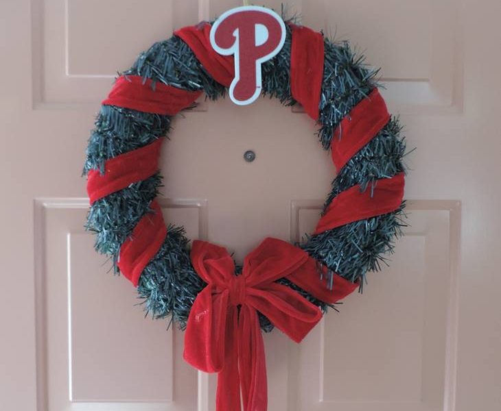 Get a Free PHILS Sticker When You Share a Pic of your Phillies Holiday Decorations philliesnation.com/2018/12/get-a-…