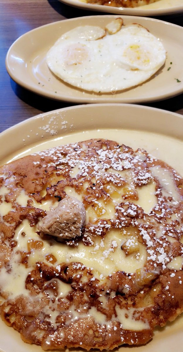 CyndiGarcia's tweet photo. Eating my fav Pineapple Upside Down Pancakes @SnoozeAMEatery 
#Houston #snoozeam #713News https://t.co/IAYESxfsKg
