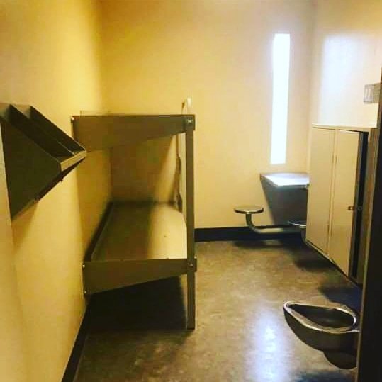 Disciple2Christ's tweet image. To whom it may concern,
Lets not forget those who are waking up desperately waiting for your mail. A little note with a few flicks will mean the world for the Holidays. 
Ps. From a former resident..