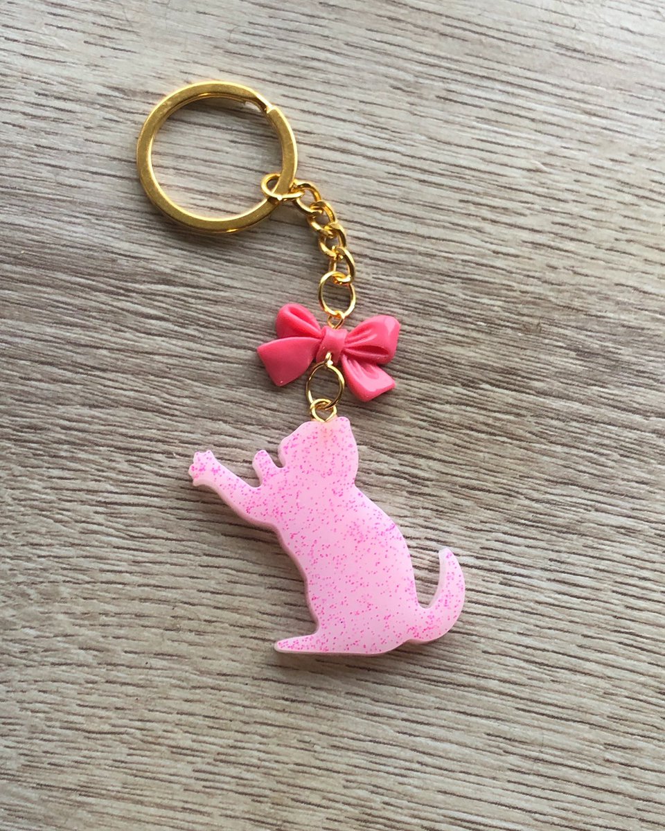 RituallyC's tweet image. Cat and ribbon keyring! Now available 

etsy.me/2QzfI4Q 

#cat #catlover #keyring #keychain #cute #catmom #handmade #resin #resincraft #etsy #SundayThoughts #gifts #giftsforher #Christmas #catlovergifts #etsyfinds #handmadewithlove #kitty #kittycats #giftsformom #zipper