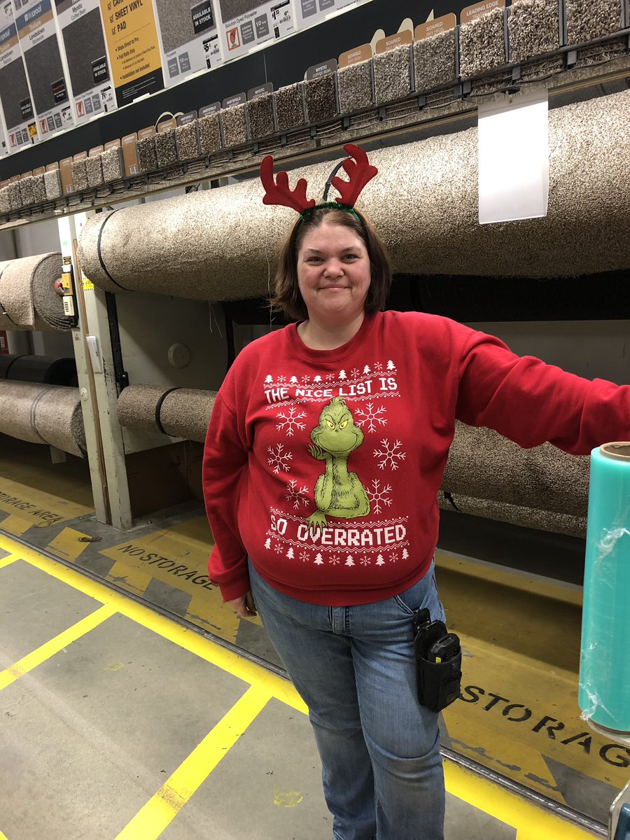 ShannonBauerTHD's tweet photo. Itβs Red and Green Day @HomeDepotCadill ! #MWDEC2018 @197HD @lisa_looker @RachelleDodde @Kristie7795 https://t.co/mBNsk1bFC1