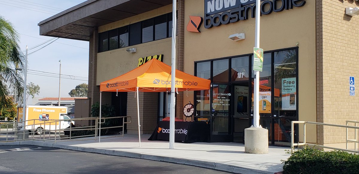 gusito714's tweet image. Getting ready for our toy give away at RMwireless corona  @noreen_vip @CGuzmanVIP @Alicia_SPG @LMJoseToro