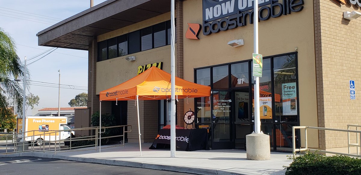 gusito714's tweet image. Getting ready for our toy give away at RMwireless corona  @noreen_vip @CGuzmanVIP @Alicia_SPG @LMJoseToro