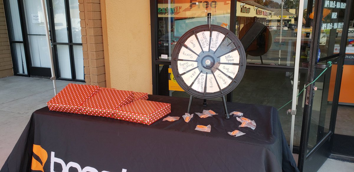 Getting ready for our toy give away at RMwireless corona  @noreen_vip <a href="/CGuzmanVIP/">Chris Guzman</a> <a href="/Alicia_SPG/">Alicia Gonzalez</a> <a href="/LMJoseToro/">Jose</a>