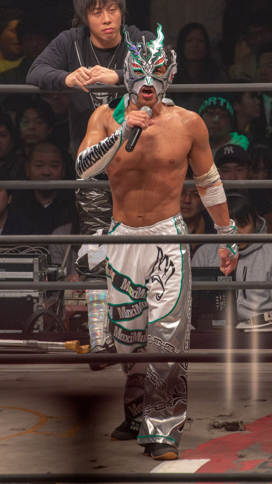 تويتر 3rensho 観察員 على تويتر 18 12 23 福岡国際センター ドラゴンゲートプロレス メインイベントの髪切りマッチに勝利したドラゴン キッド選手 ドラゴンゲートプロレス ドラゴンキッド 選手 T Co Divb3pjcdn