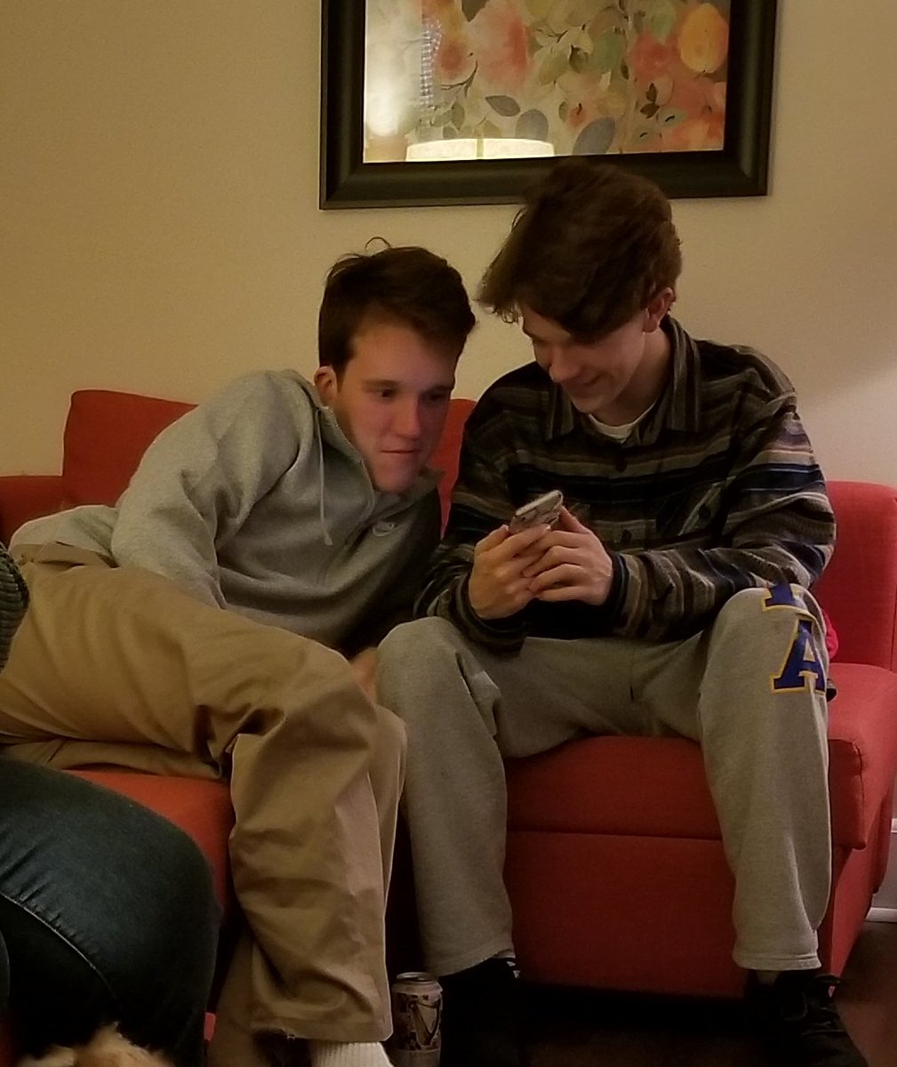 atf214's tweet image. Having one phone between the two of them brings them closer together- literally. #onephone #twobrothers @yung_has_been