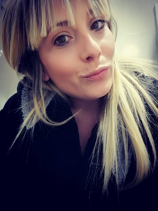 Hola! Bueno, por problemas de conexi&oacute;n no estoy en cam, pero si lo soluciono nos vemos, me gustar&iacute;a felicitaros<a href="/tag/chicascima"class="tags"><span>#chicascima</span></a>