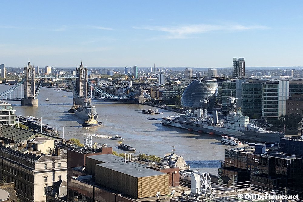 ThamesPics's tweet photo. The view from @themonumentinfo in the late 60s vs the view in 2018. https://t.co/ycGY7ekxr2