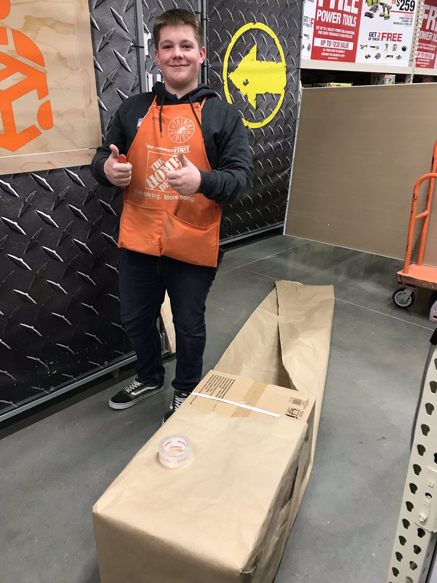 BoudreauShannon's tweet photo. How we roll at store 2211.  Caleb and team wrapping a gift for a customer, who has a nosy husband 😁👍🏻 way to go team!!!! @BoudreauShannon @JcJcook54 @THDTHEHODGE https://t.co/g4kooGXxqa