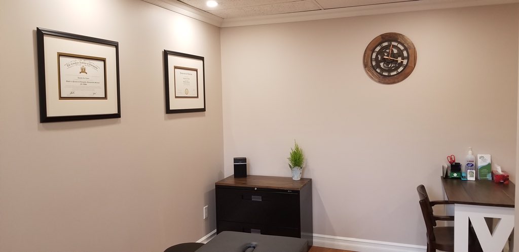 Body_mechanik's tweet photo. Degrees are hung and the final touches in the office finished!.
.
.
#degreesareup #finishedschool #finaltouches #officeart #osteopathy #elora #fergus #downtownfergus #fergusbia #osteopathyclinic #bodymechanik https://t.co/CuwhGcclL6