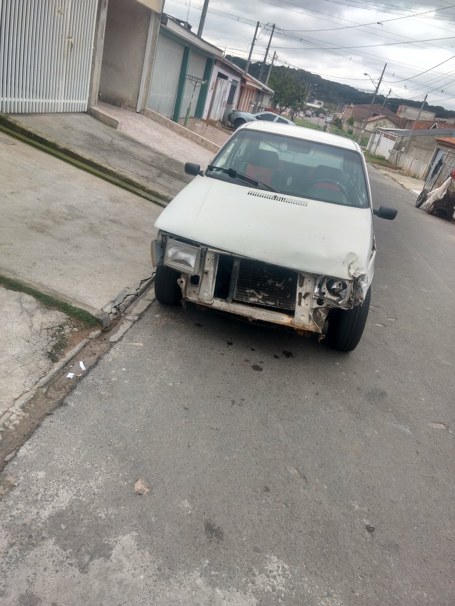 Davidcwb's tweet photo. @50cent Eu aqui que nem consigo arrumar meu Fiat uno e o cara lá comprando uma máquina dessas hahaha https://t.co/BP6emxSzw8