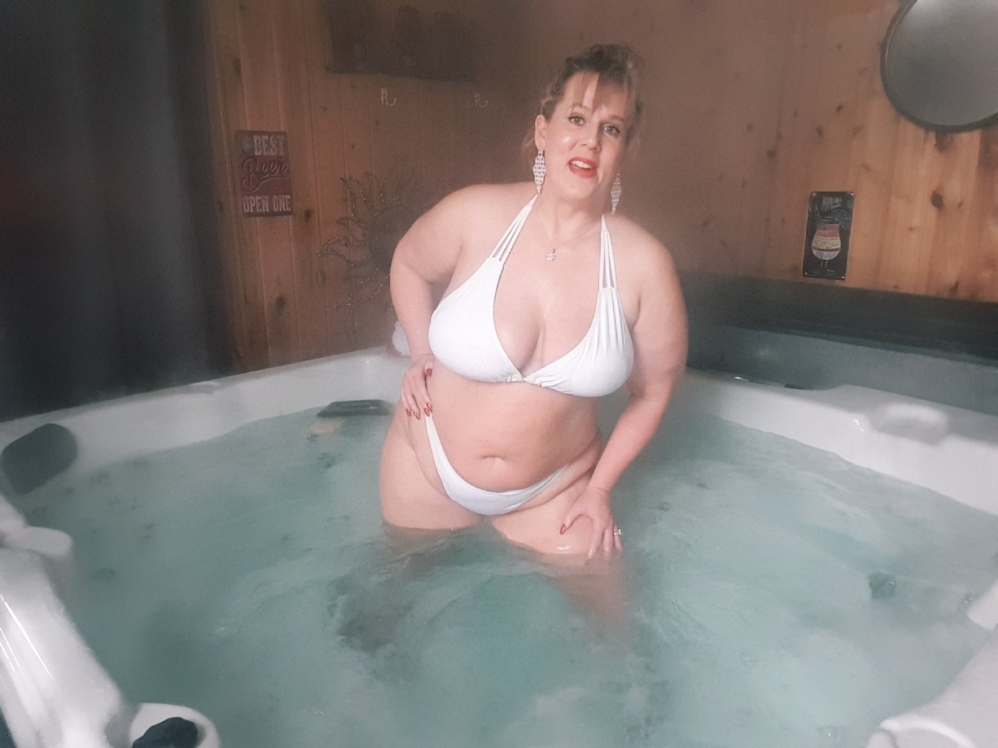 Jet tub fun with sexy bbw