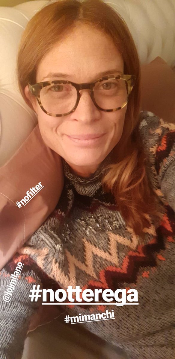 Silviathinkpos1's tweet photo. ..e lei che ci dà la buonanotte così. Tanto per non smentirsi..❤️ 
#mimanchi #bellavera #jelia https://t.co/Vgfa7Imyoa