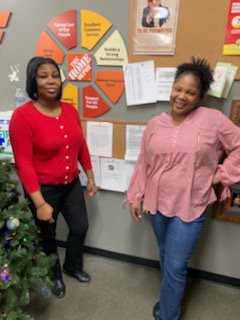 THDDetroit's tweet photo. Red and Green day! #MWDEC2018 #12daysofholiday https://t.co/Afhb6IGDQi