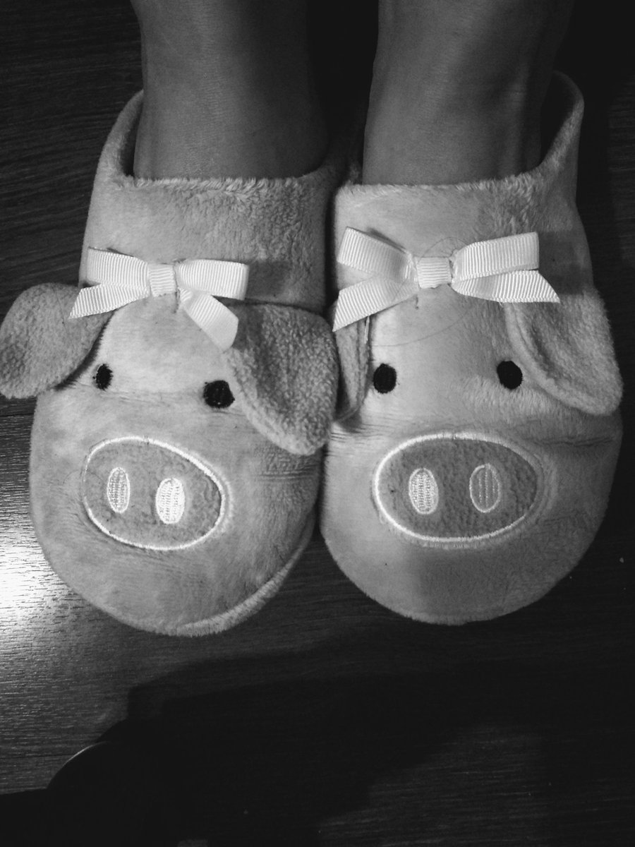 BuenoAroa's tweet photo. Regalo de uno de mis paypigs!!!!!!!! #paypig para que jamás olvide su sitio!!!! A mis pies!!! #DIOSAAROA #AMAZON kardashian.2andaluzas@gmail.com https://t.co/e0D97oz8Qb