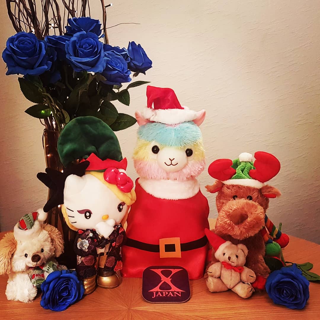 BornToBeFluffy's tweet photo. MERRY #XMAS! to @YoshikiOfficial, @Toshlofficial, @SUGIZOofficial, #Heath, #Pata, #toshlove & #xfreaks from #endlessfluff, #yoshikitty and all our fluffy friends! May you all have a wonderful time, drink #yoshikiwine & find peace! ππ#Toshl #xjapan #γ¨γγ―γΉ #X #yoshiki #γ¨γ·γ https://t.co/dNjfPJBHx3