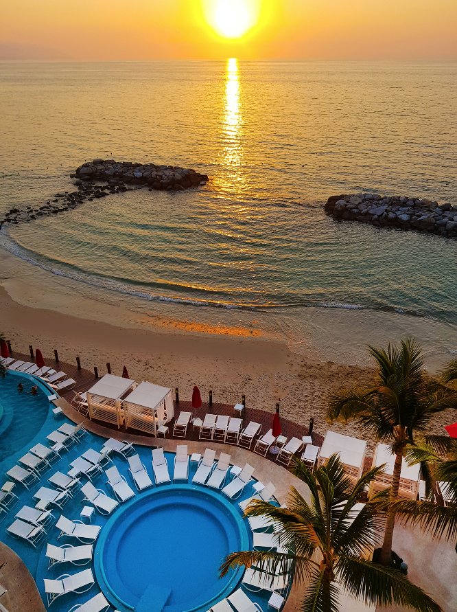 Unbeatable #sunsets and unforgettable memories! 🌅 #GrandExperience #StayWithUs #PuertoVallarta