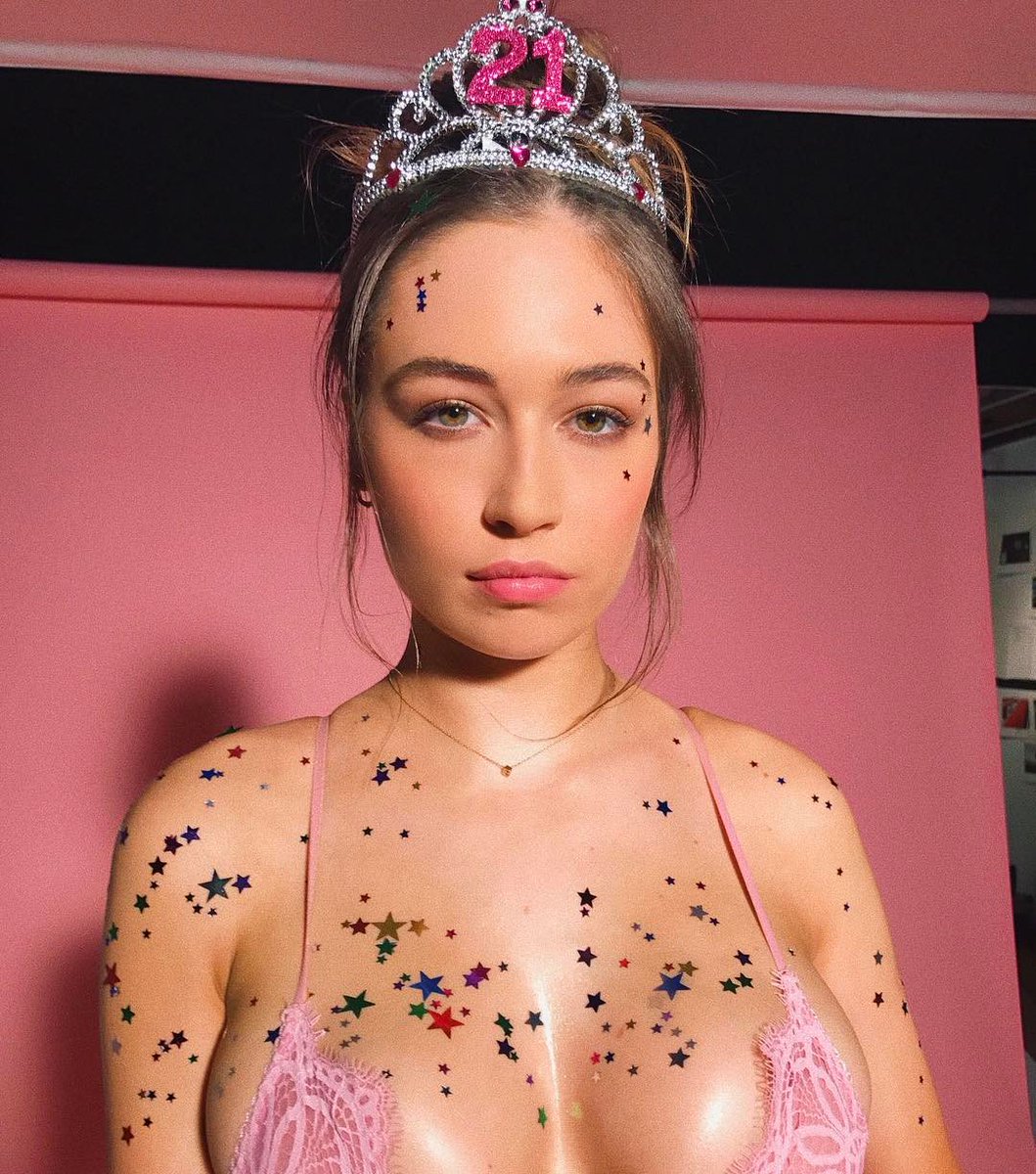 TimToddler's tweet image. softcore porn teacher milf step daughter animated sex bathroom cartoon hentai