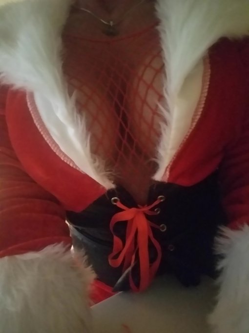 Santa Kat. WHO is going to UNWRAP THIS PACKAGE?? #Femdom #femalemuscle #sessions https://t.co/ZJzSNY<a href="/tag/femdom"class="tags"><span>#femdom</span></a><a href="/tag/femalemuscle"class="tags"><span>#femalemuscle</span></a><a href="/tag/sessions"class="tags"><span>#sessions</span></a>