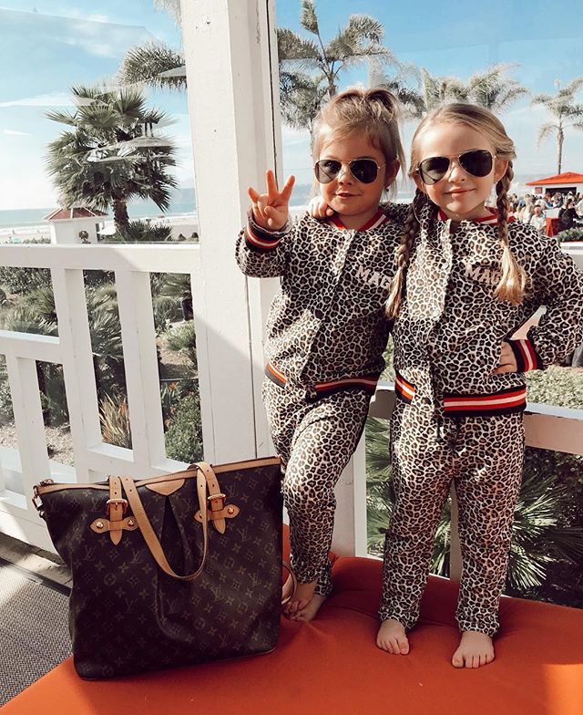 Babes &amp; Bags🎄❤️ This is the perfect big tote and mom bag. Don’t forget we have gift certificates available for any amount. #louisvuittonforsale #christmas #giftsforher #louisvuitton <a href="/zara/">ZARA</a> bit.ly/2GDobmy